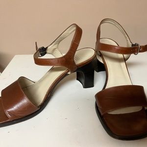 Coach heels brown 6 1/2